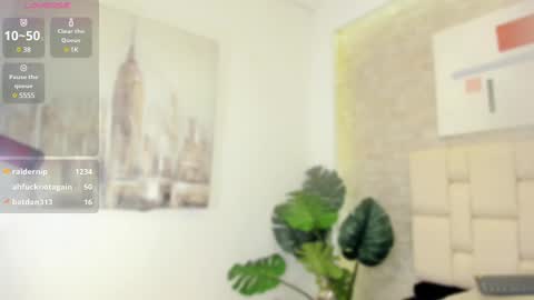 Snapshot of estefanyy_ chatting on 02/17/25, 02:37 estefany online show from 02/17/25, 02:37