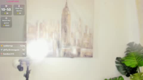 Snapshot of estefanyy_ chatting on 02/17/25, 05:43 estefany online show from 02/17/25, 05:43