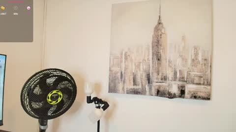 Snapshot of estefanyy_ chatting on 03/04/25, 11:51 estefany online show from 03/04/25, 11:51