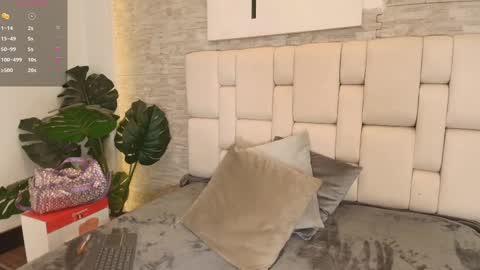 Snapshot of estefanyy_ chatting on 03/08/25, 11:48 estefany online show from 03/08/25, 11:48