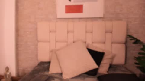 Snapshot of estefanyy_ chatting on 11/14/25, 03:49 estefany online show from 11/14/25, 03:49