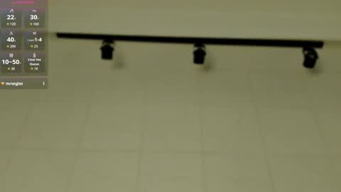 Snapshot of estefanyy_ chatting on 11/21/25, 02:43 estefany online show from 11/21/25, 02:43