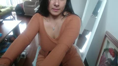 Snapshot of estefi1073162 chatting on 03/04/25, 10:16 valeria online show from 03/04/25, 10:16