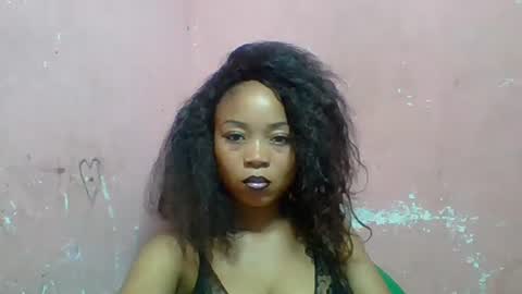 estelah20 online show from 11/30/25, 05:22