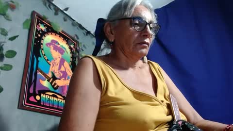 Snapshot of estelamaris1 chatting on 12/01/24, 11:47 estelamaris online show from 12/01/24, 11:47