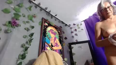 Snapshot of estelamaris1 chatting on 12/02/24, 02:52 estelamaris online show from 12/02/24, 02:52