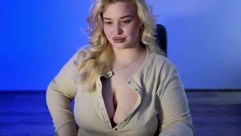 Estelle online show from 04/03/26, 09:24