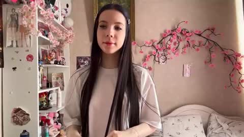 estellezdebski online show from 07/12/26, 01:24