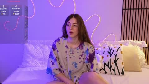 Ester online show from 01/30/25, 01:55