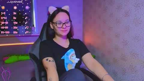 Snapshot of esterplayful chatting on 09/18/25, 07:10 EsterPlayful online show from 09/18/25, 07:10