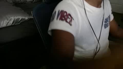 Snapshot of estessaid chatting on 10/02/25, 05:03 94Bottles online show from 10/02/25, 05:03