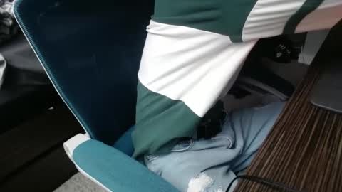 Snapshot of estessaid chatting on 10/06/25, 07:55 94Bottles online show from 10/06/25, 07:55