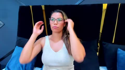 Snapshot of esther_xo chatting on 06/24/26, 04:11 esther_xo online show from 06/24/26, 04:11