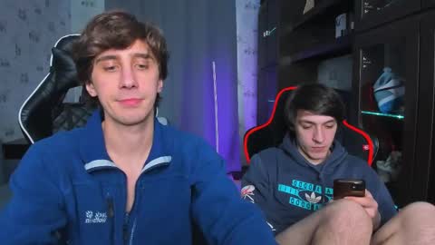 Snapshot of esthetics_boys chatting on 02/26/25, 06:37 LOUIS online show from 02/26/25, 06:37