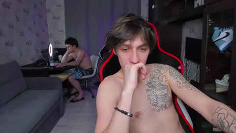 Snapshot of esthetics_boys chatting on 03/01/25, 01:43 LOUIS online show from 03/01/25, 01:43