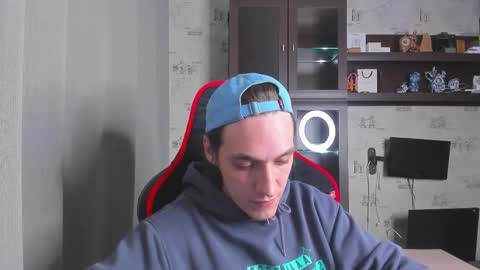 Snapshot of esthetics_boys chatting on 10/29/25, 06:20 LOUIS online show from 10/29/25, 06:20