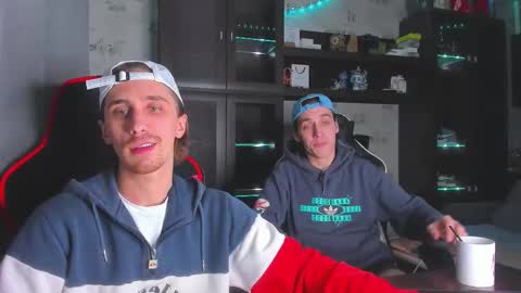 Snapshot of esthetics_boys chatting on 11/02/25, 09:39 LOUIS online show from 11/02/25, 09:39