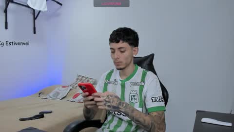 estivenvel online show from 02/22/26, 02:24