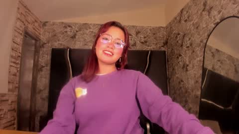 Snapshot of estrella05_ chatting on 02/18/25, 02:05 estrella05_ online show from 02/18/25, 02:05