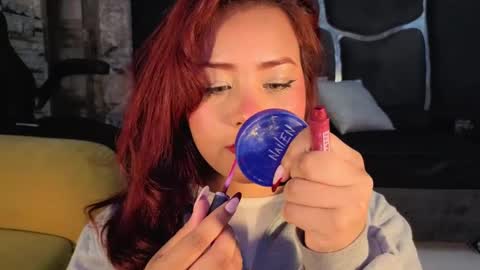 Snapshot of estrella05_ chatting on 09/12/25, 04:56 estrella05_ online show from 09/12/25, 04:56