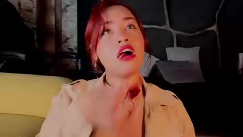 Snapshot of estrella05_ chatting on 10/18/25, 05:21 estrella05_ online show from 10/18/25, 05:21