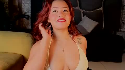 Snapshot of estrella05_ chatting on 10/28/25, 05:22 estrella05_ online show from 10/28/25, 05:22