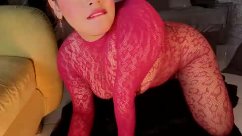 Snapshot of estrella05_ chatting on 11/19/25, 05:40 estrella05_ online show from 11/19/25, 05:40