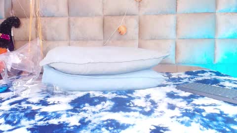 Estrella online show from 10/31/25, 11:55