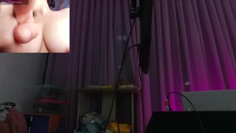 Snapshot of estrella_hanks_ chatting on 04/21/26, 12:00 Estrella online show from 04/21/26, 12:00
