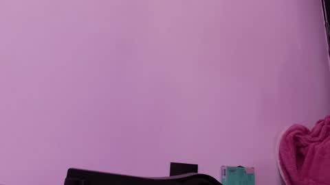 Snapshot of estrella_hanks_ chatting on 04/30/26, 12:00 Estrella online show from 04/30/26, 12:00