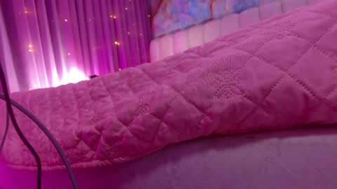 Snapshot of estrella_hanks_ chatting on 05/22/26, 12:00 Estrella online show from 05/22/26, 12:00