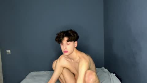 Snapshot of estremecerse chatting on 12/17/24, 09:50 Alex online show from 12/17/24, 09:50