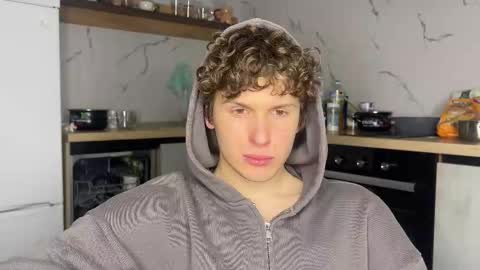 Snapshot of estremecerse chatting on 02/26/26, 07:24 Alex online show from 02/26/26, 07:24