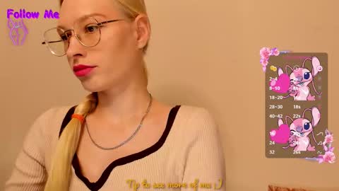 Snapshot of esty_siela chatting on 10/26/25, 05:30 lets get to know each other better in pm online show from 10/26/25, 05:30