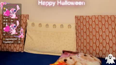 Snapshot of esty_siela chatting on 10/31/25, 07:26 lets get to know each other better in pm online show from 10/31/25, 07:26