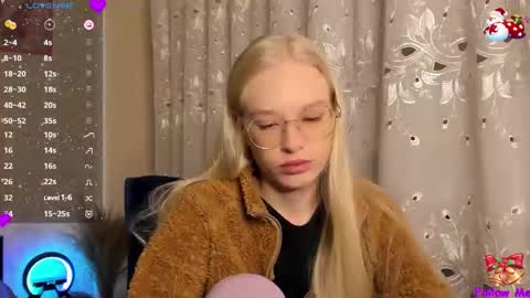 Snapshot of esty_siela chatting on 12/01/25, 09:36 lets get to know each other better in pm online show from 12/01/25, 09:36