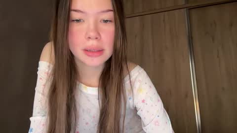 nika 3 online show from 03/22/26, 12:41