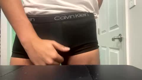 Snapshot of eternalloverboy chatting on 12/17/24, 04:43 Angel online show from 12/17/24, 04:43