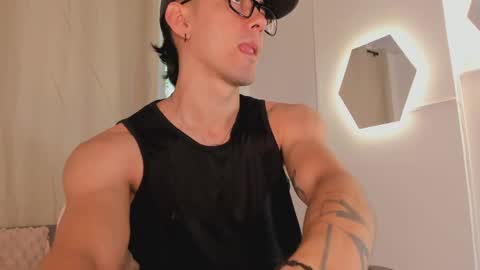 etham_wolf1 online show from 04/09/26, 05:29