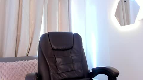 etham_wolf1 online show from 04/18/26, 07:07