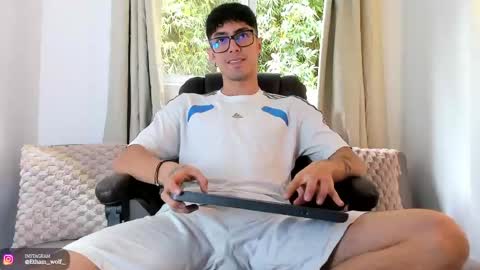 Snapshot of etham_wolf1 chatting on 05/19/26, 06:03 etham_wolf1 online show from 05/19/26, 06:03