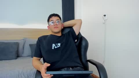 Ethan online show from 06/09/26, 07:47