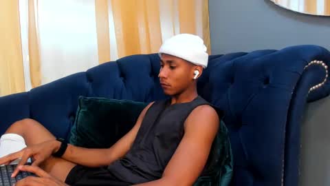 Snapshot of ethan_fox11 chatting on 01/20/25, 02:25 King Ethan online show from 01/20/25, 02:25