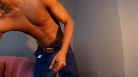 Snapshot of ethan_fox11 chatting on 02/24/25, 01:53 King Ethan online show from 02/24/25, 01:53