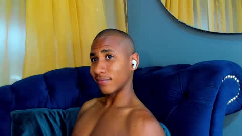 Snapshot of ethan_fox11 chatting on 03/12/25, 02:34 King Ethan online show from 03/12/25, 02:34