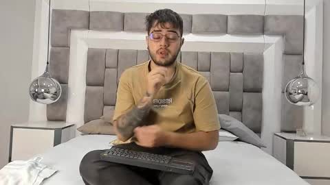 ethan_greys online show from 11/24/25, 03:50