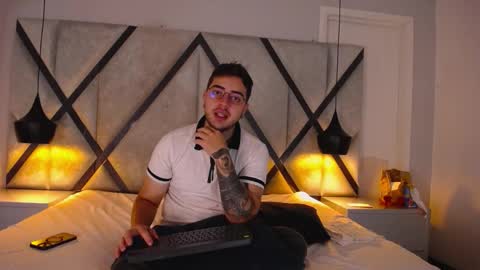 ethan_greys online show from 12/21/25, 12:40