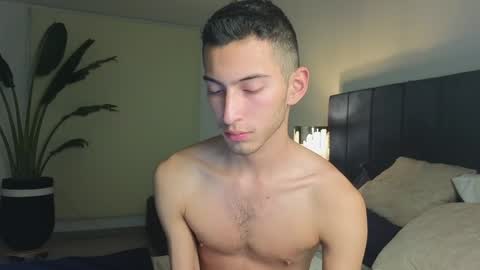 Snapshot of ethan_skiny_ chatting on 12/13/24, 04:22 Joan online show from 12/13/24, 04:22