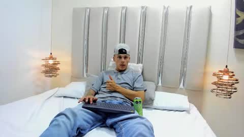 Snapshot of ethan_wolfe chatting on 02/27/26, 06:02 Mauricio Marin Antia online show from 02/27/26, 06:02