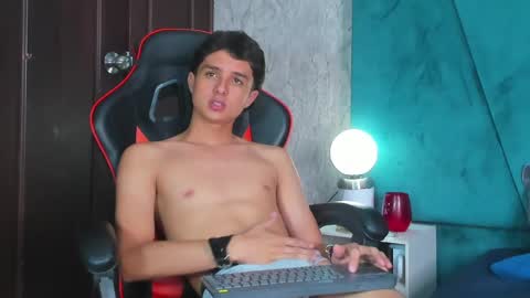Snapshot of ethanlowell chatting on 01/27/25, 03:37 ethanlowell online show from 01/27/25, 03:37